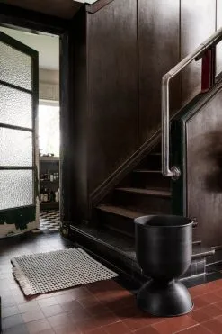 Ferm LIVING Hourglass Pot, M, Black 13 Ferm LIVING Hourglass Pot, M, Black -Fredericia Sales 36 9455 28329