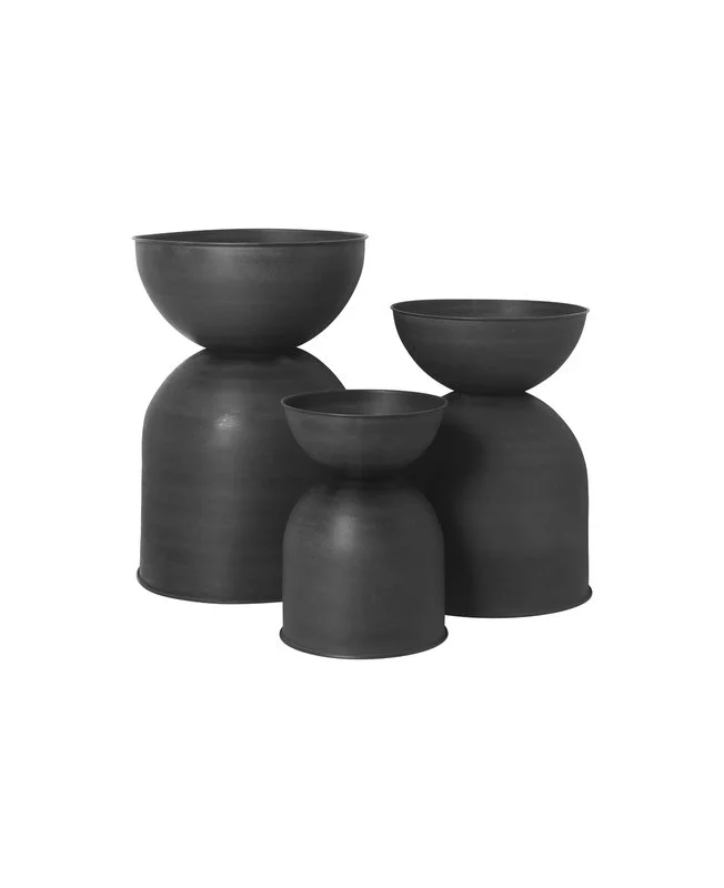 Ferm LIVING Hourglass Pot, M, Black 5 Ferm LIVING Hourglass Pot, M, Black - Image 3