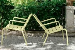 Fermob Luxembourg Low Armchair, Acapulco Blue -Fredericia Sales LUXEMBOURG CITRON GIVRE MONTELIMAR VISUEL2021 AURELIE LECUYER 1 copie paysage 1