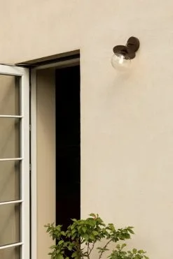 Nuura Liila Outdoor Wall Lamp, Dark Bronze - Optic Clear 12 Nuura Liila Outdoor Wall Lamp, Dark Bronze - Optic Clear -Fredericia Sales NUURA outdoor2971