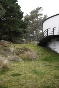 Louis Poulsen AJ Garden Bollard Lamp, Long, 3000K, Base With Adaptor -Fredericia Sales SS23 AJ Garden Tall 4 10011role